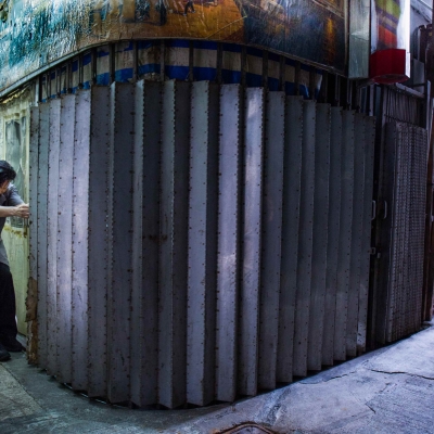 Chun-Kwai-Bo-closing-up-his-SSP-barbershop