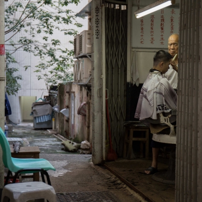 This-hairdresser-is-located-next-to-a-public-toilet-between-Shing-Wong-street-and-Hollywood-Road-hairdresser