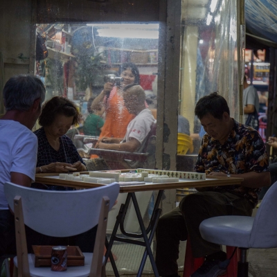 Yau-Ma-Tei-hairdresser-backstreet-alley-without-any-daylight